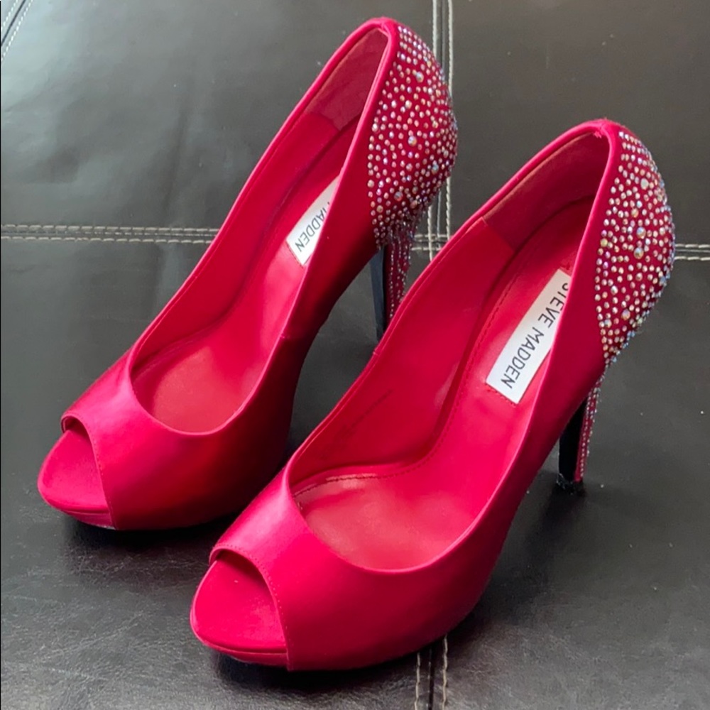 Steve Madden Raspberry Player Platform Pump - Picture 9 of 11